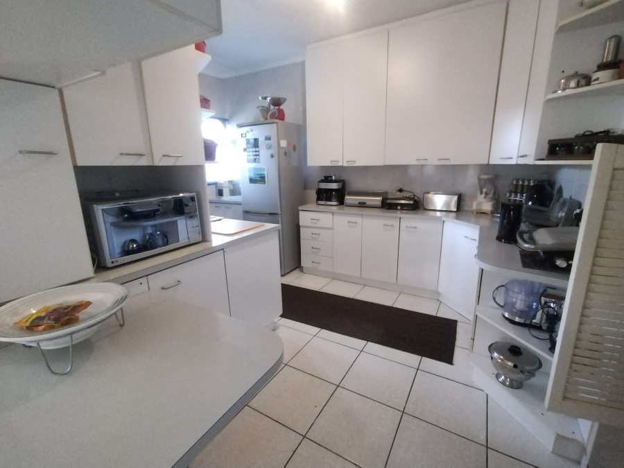 4 Bedroom Property for Sale in Wavecrest Eastern Cape